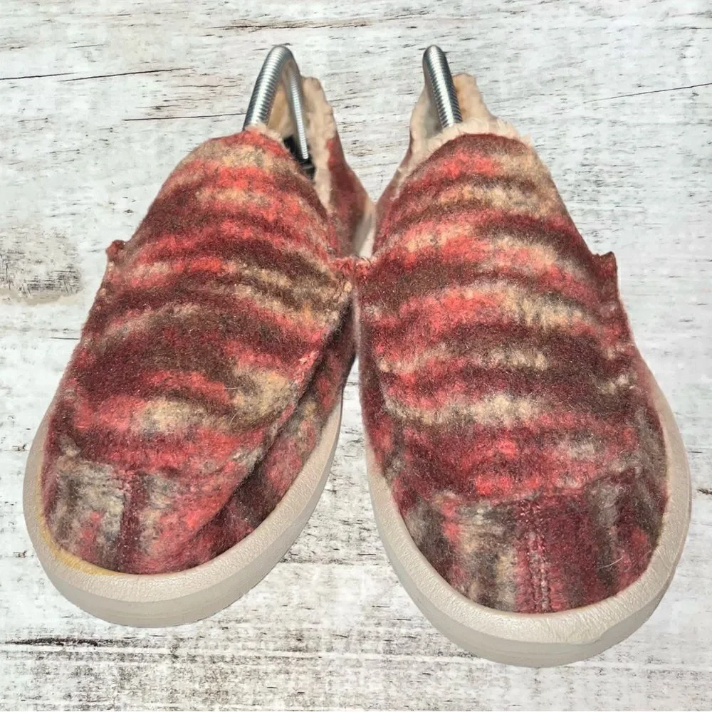 Sanuk Calichill Burgundy Slip Ons Women’s Size 11
